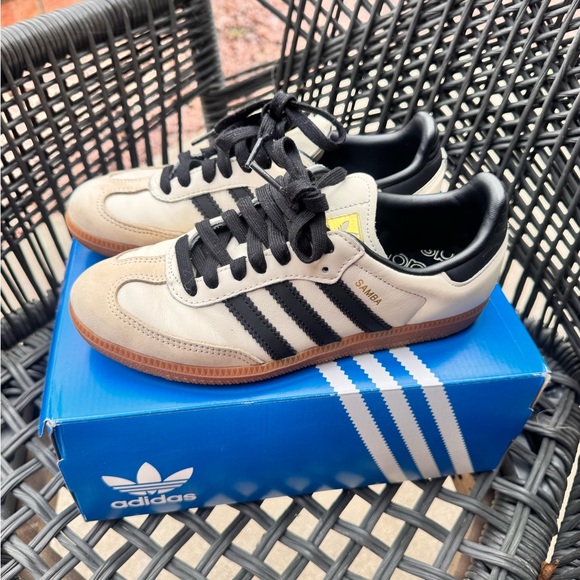 Adidas Cream and Black Retro Sneakers - Picture 1 of 4